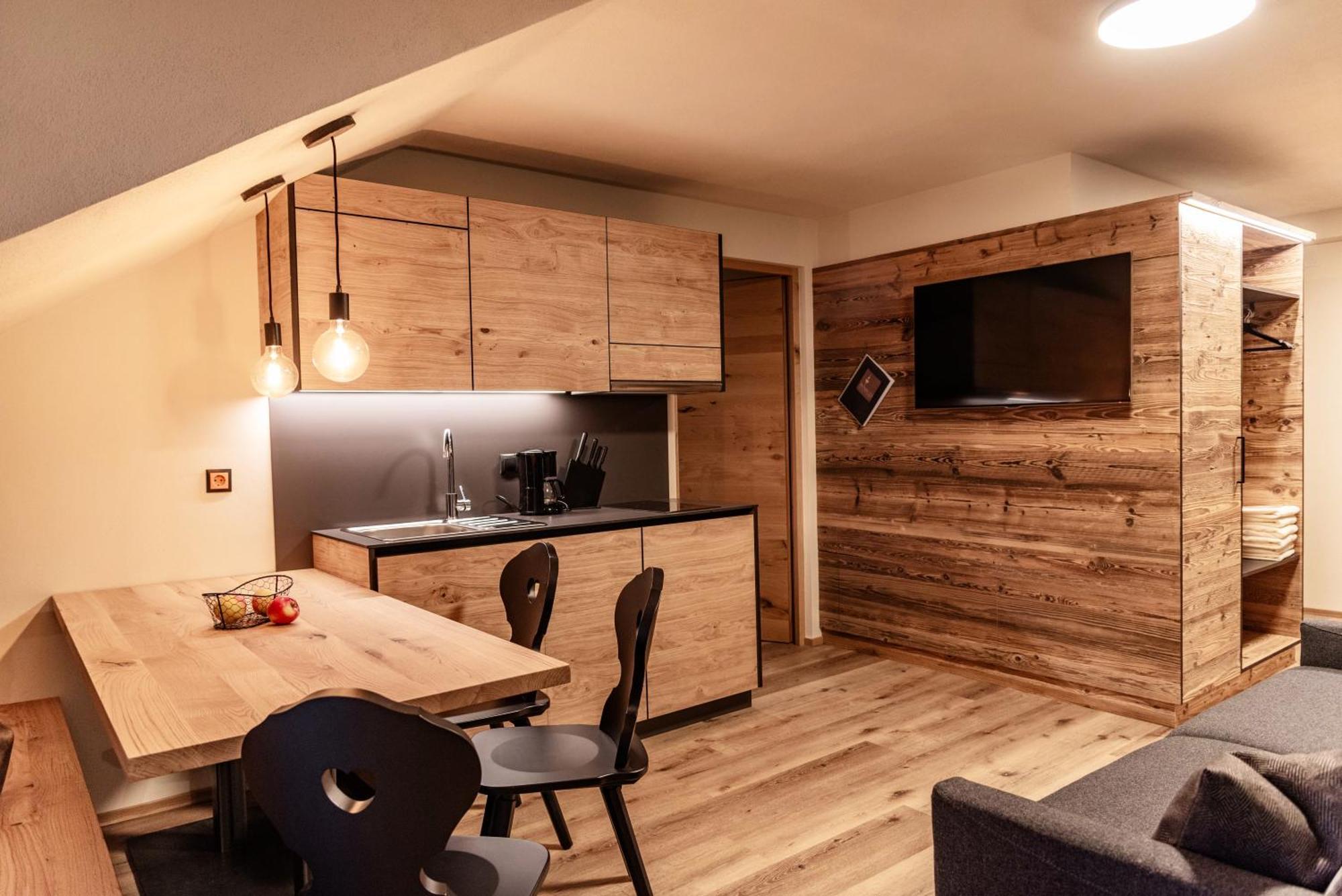 Appartement- Und Wellnesshotel Winkler Falzes Exterior photo