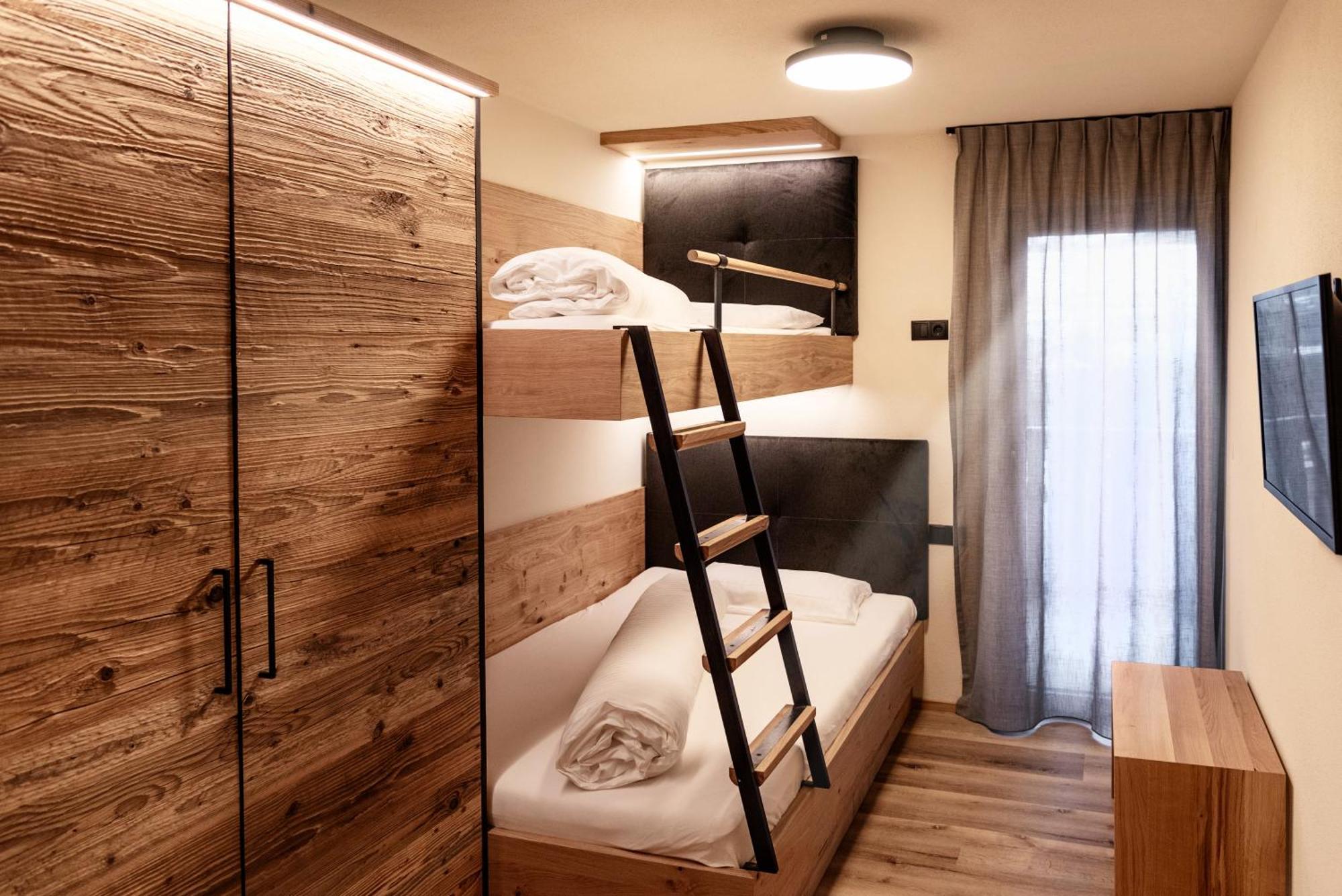 Appartement- Und Wellnesshotel Winkler Falzes Exterior photo
