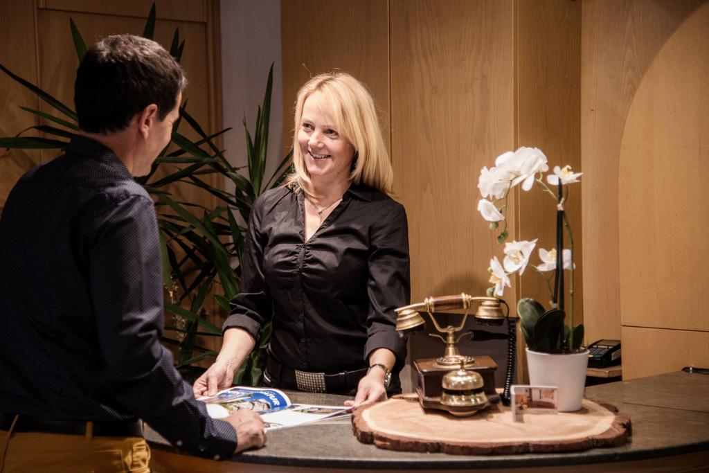 Appartement- Und Wellnesshotel Winkler Falzes Exterior photo