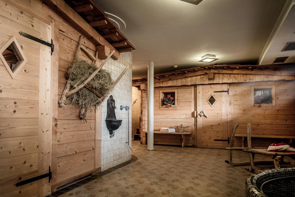 Appartement- Und Wellnesshotel Winkler Falzes Exterior photo